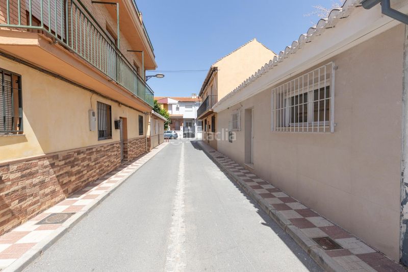 Foto c87da2d6-82c3-4181-94de-3e91ff4bac67. Casa adossada a calle cuba 3 a Santa Fe