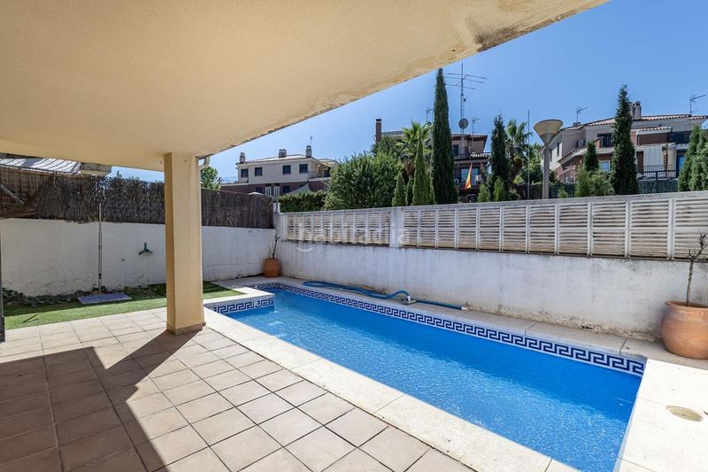 Foto 3500ea76-fa9e-4e3a-bb6d-642a86a04af8. Casa amb calefacció aparcament piscina a Albolote