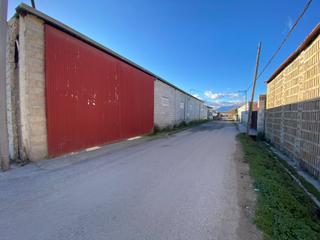 Landgut in Fuente Vaqueros. Terreno con nave de 470 metros
