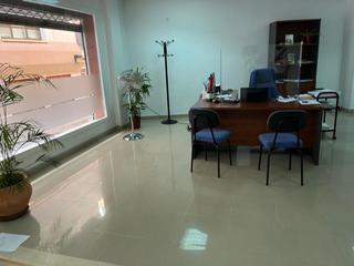 Miete Büro in Casco Antiguo. Amplio local en el centro.