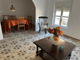 Maison à Casco Antiguo. Casa en venta en c/ general castaños, con local en planta baja