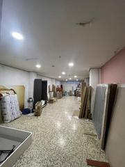Lloguer Local Comercial a Los Pinos. Local en alquiler