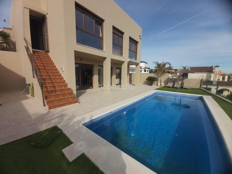 Foto cfdd057f-7e22-49f3-b6e5-0872444c9539. Maison avec parking piscine dans San García Algeciras
