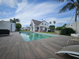 Xalet en Los Pinos. Grandioso y soleado chalet en la mejor zona de la colonia san mi