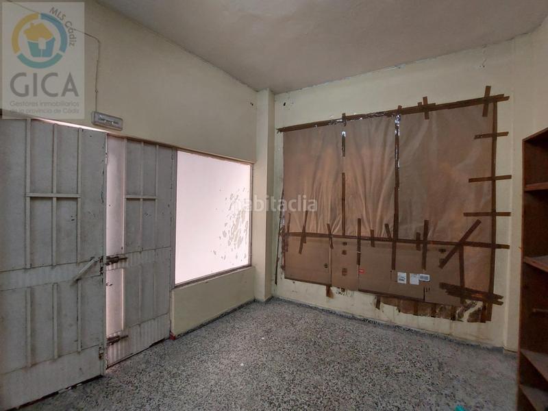 Foto 4edb2535-5e44-476e-b025-d9e3ea12323a. Local comercial se vende local comercial en pleno centro junto a plaza alta en Algeciras