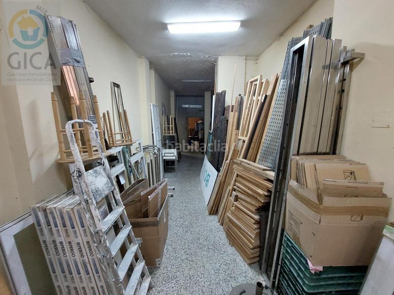 Foto 767cd3d1-7903-48df-86ff-7b6dd0fe65fd. Local comercial se vende local comercial en pleno centro junto a plaza alta en Algeciras