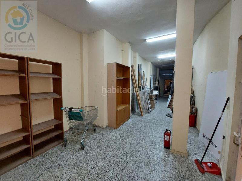 Foto f7160fe7-1443-42b4-8c7a-2c6ecfde1bd1. Local comercial se vende local comercial en pleno centro junto a plaza alta en Algeciras