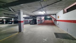 Aparcament cotxe a Huerta Fava-Santiago. Plaza de garaje con trastero en calle granada