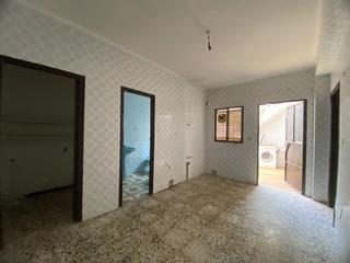 Casa a Barrios (Los). Oportunidad única! planta baja a reformar en una excelente ubica