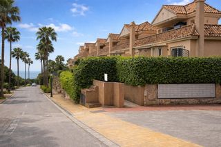 Maison jumelée à La Alcaidesa. Pareado luminoso con terraza y jardín en la alcaidesa!