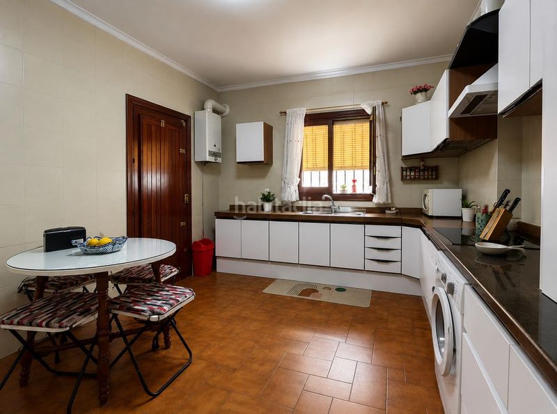 Foto 06a5fef9-a76b-4ad4-b122-a9fea20c85c4. Casa adossada amb aparcament piscina a Santa Bárbara-Ciudad Deportiva Línea de la Concepción (La)