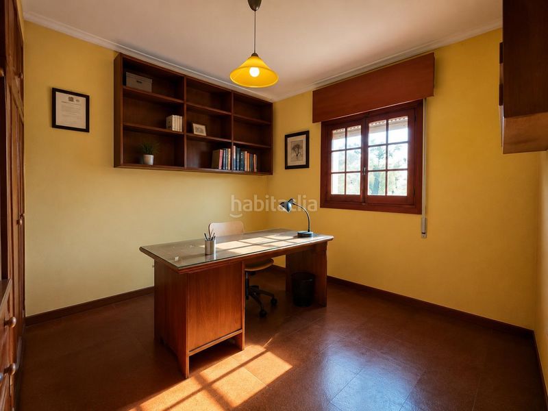 Foto 5d80a904-4b4a-489d-9e3f-a6e4c22a2312. Casa adossada amb aparcament piscina a Santa Bárbara-Ciudad Deportiva Línea de la Concepción (La)