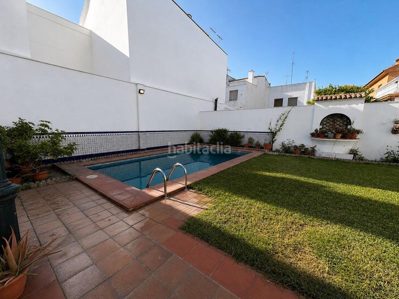 Foto 60a6b8be-87be-4d2f-a22c-9e2233261d31. Casa adossada amb aparcament piscina a Santa Bárbara-Ciudad Deportiva Línea de la Concepción (La)