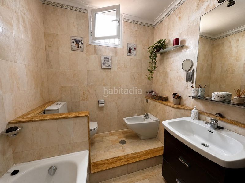 Foto e44a8f33-1faf-48ea-81fe-8f79f042bb38. Casa adossada amb aparcament piscina a Santa Bárbara-Ciudad Deportiva Línea de la Concepción (La)