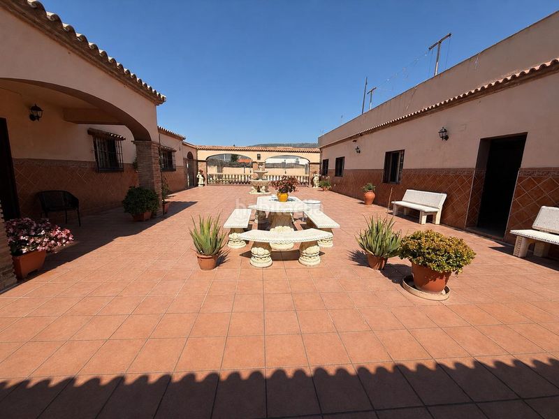 Foto ca1b0b8d-bf87-460c-874b-21a1ba7007fd. Chalet espectacular chalet independiente con piscina y barbacoa en el zabal en Línea de la Concepción (La)