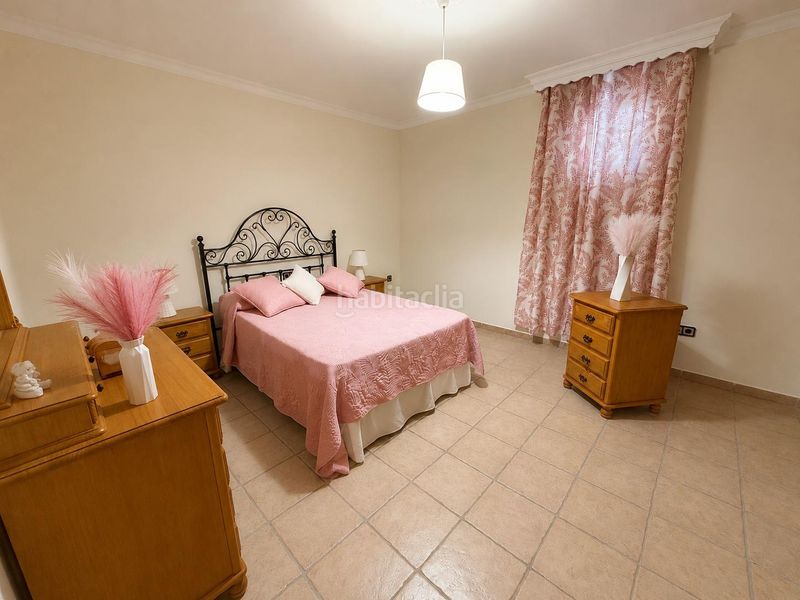 Foto dab0ed86-1abf-40bc-8bb3-5ca83eef3b8f. Chalet espectacular chalet independiente con piscina y barbacoa en el zabal en Línea de la Concepción (La)