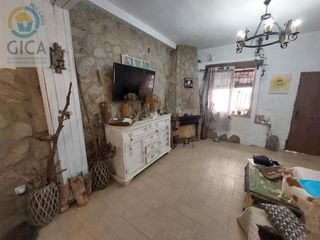 Maison  Segovia. Casa semicéntrica en la barriada de la bajadilla en algeciras