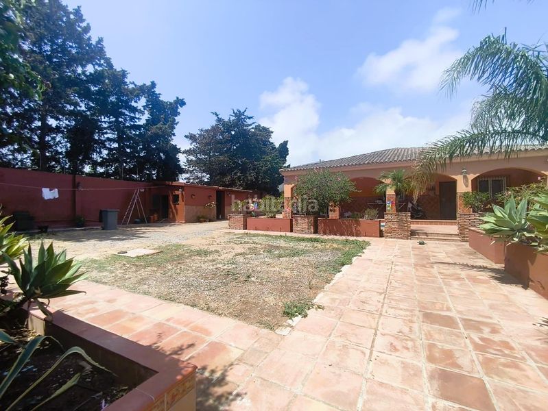 Foto 1a1db217-2a42-4c5c-82fd-6d74f5a15326. Chalet maravilloso chalet en la línea de la concepción, ideal para familias en Línea de la Concepción (La)