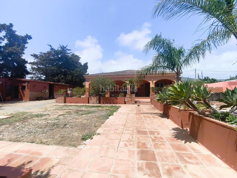 Foto c5481eb8-f74f-43a5-96a2-a0e7be2ba29d. Chalet maravilloso chalet en la línea de la concepción, ideal para familias en Línea de la Concepción (La)