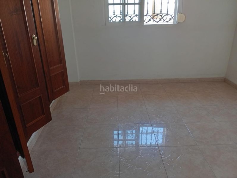 Foto 0d1582e8-bd2d-4252-8ce5-b5980a5d8905. House with parking in El Rinconcillo Algeciras