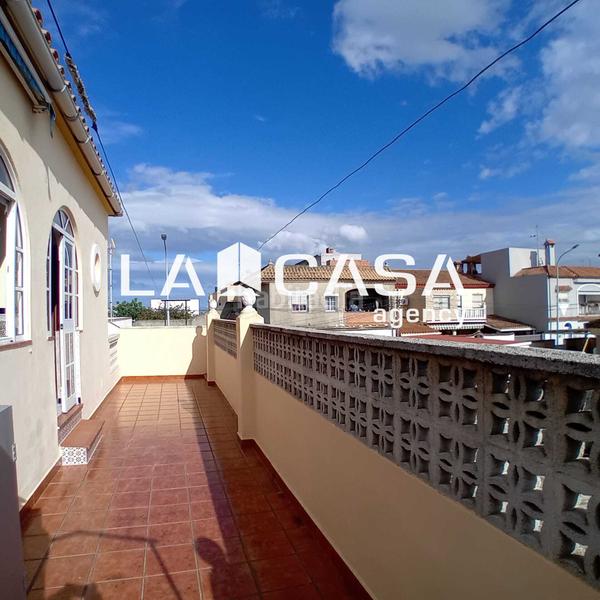 Foto b4864345-4cea-41d0-b85a-fc0c93130d74. Casa amb aparcament a El Rinconcillo Algeciras