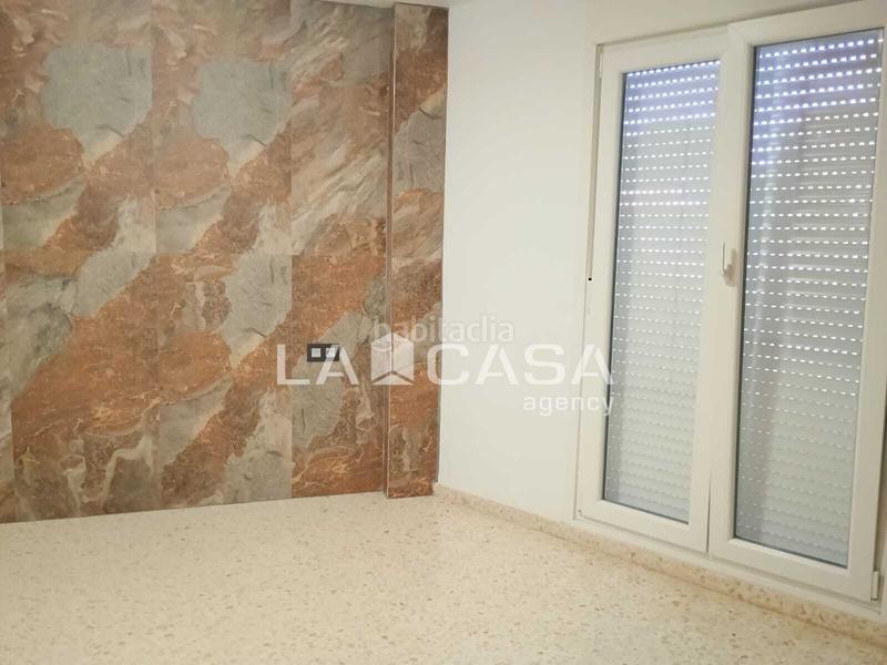 Foto e8ec3ee5-06bc-4410-bfb0-e52dc98b5ca2. Casa amb aparcament a Barrios (Los)