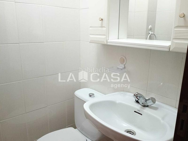 Foto f8592214-cce1-4d28-ba66-f1c7965f8000. Casa amb aparcament a Barrios (Los)