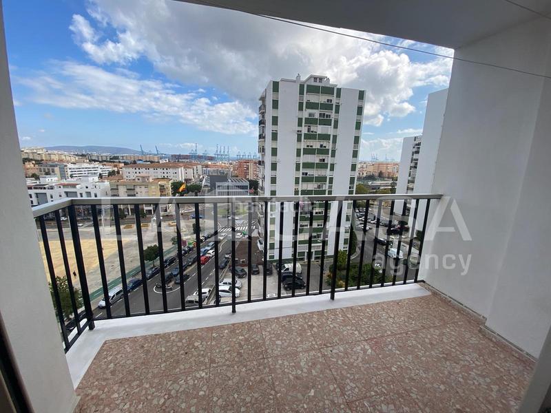 Foto d3785e96-fc42-4c70-8036-33f57325fb83. Flat in San Bernabé Algeciras