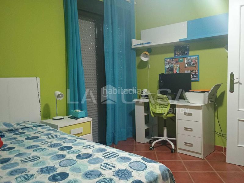 Foto 057fde00-1d9e-4ddb-92eb-af7adb21b170. Casa adossada amb aparcament a Bajadilla - Fuente Nueva Algeciras