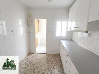 Pis  Canovas del castillo. Amplio piso de 100 m en pleno centro de algeciras con gran poten