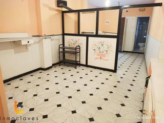 Édifice à Casco Antiguo. Vivienda más local en el centro