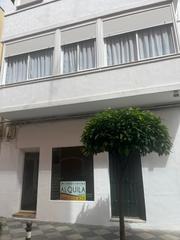 Location Local commercial à Casco Antiguo. Local comercial en pleno centro de la ciudad de algeciras. 750 a