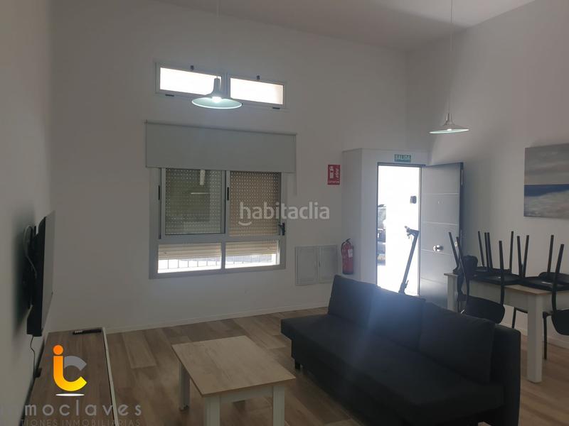 Foto 842d9ab7-7c5a-42a8-b152-61f82c00f512. Apartamento  reformado en planta baja con patio privado en Algeciras