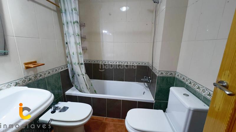 Foto 3763c3b2-f810-4e97-bbad-77f9a49e80da. Reihenhaus mit parking pool in El Rinconcillo Algeciras