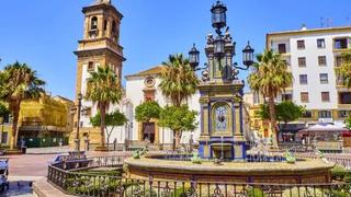 Aparcament cotxe a Casco Antiguo. Plaza de aparcamiento en el centro