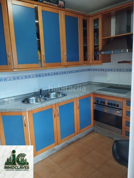 Foto 00c2f55a-995b-40b6-be65-029bb90841e9. Casa adossada amb aparcament a San Bernabé Algeciras