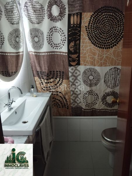 Foto 078d7de7-bf6e-4eb4-85ce-e442d84ab1ad. Casa adossada amb aparcament a San Bernabé Algeciras