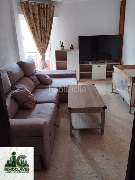 Foto 1f70af15-358e-4d44-b7cd-f56501b20fc9. Casa adossada amb aparcament a San Bernabé Algeciras