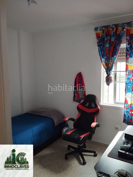 Foto a7400eb9-035d-4851-a4b0-d98f6f2cd9df. Casa adossada amb aparcament a San Bernabé Algeciras