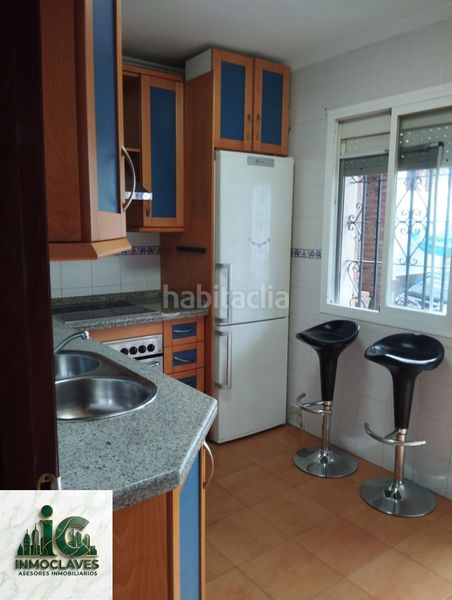 Foto b3a010b1-1d0b-48ad-95d6-c8496c2ddb15. Casa adossada amb aparcament a San Bernabé Algeciras