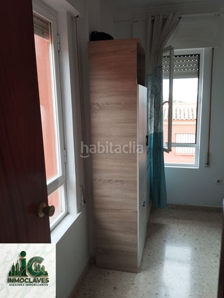 Foto f608e104-138b-46d7-acf3-b69a39a1df4a. Casa adossada amb aparcament a San Bernabé Algeciras