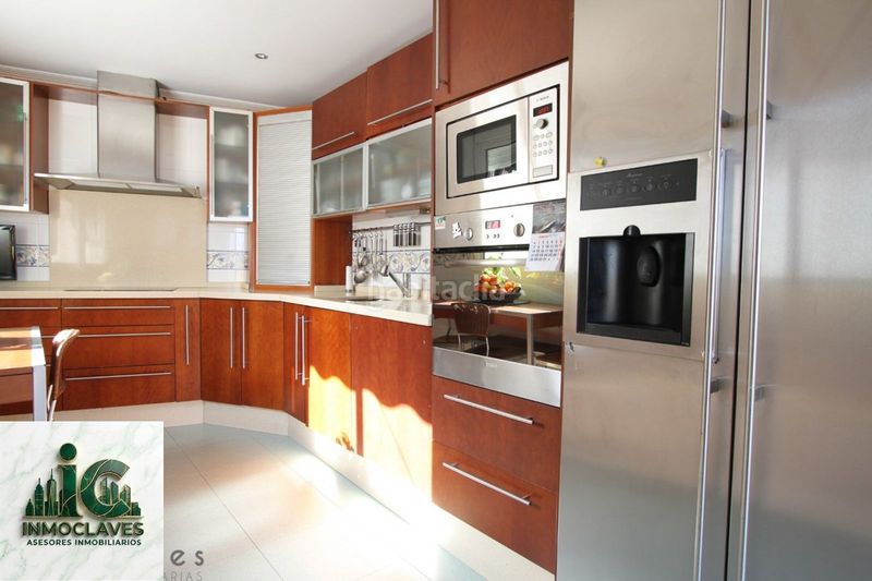 Foto 1b729ada-f938-4eaf-b37b-cfdcb6839838. Àtic amb calefacció aparcament a Bajadilla - Fuente Nueva Algeciras