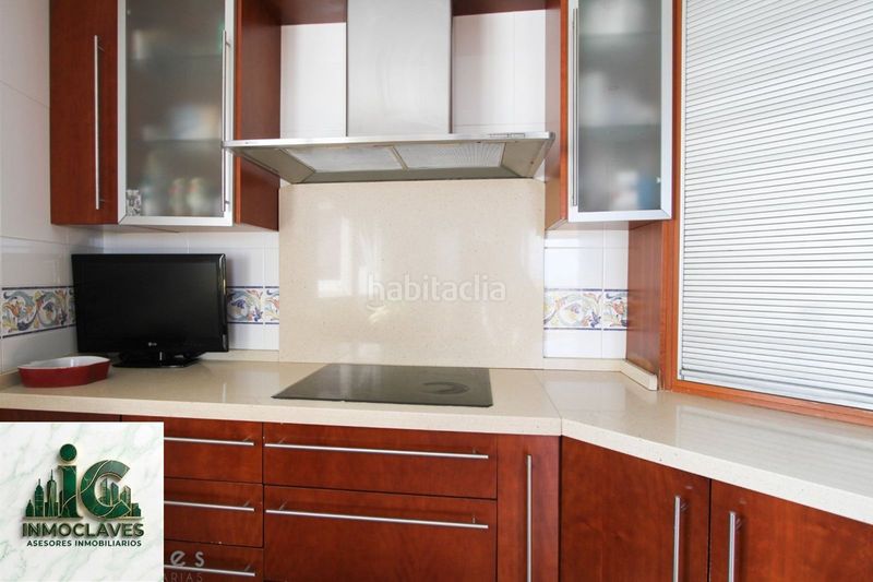 Foto dbf75e49-dbaa-4c76-bc76-cc609b71bdfa. Àtic amb calefacció aparcament a Bajadilla - Fuente Nueva Algeciras