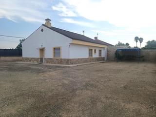 Xalet a Caballero Bonald-S. José Obrero-Guadalcacín. Finca en venta