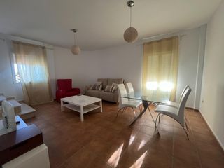 Casa adosada en El Rocío - La Milagrosa. Duplex de dos plantas con 100 metros de sotano y gran  azotea