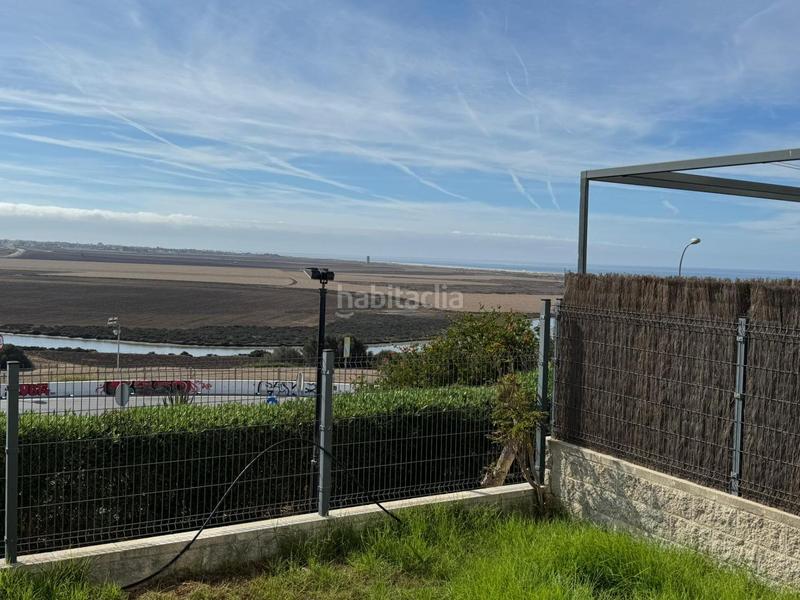 Foto 32babc8f-24e3-4863-a293-97dfbed3d17d. Casa adosada adosado con jardín y piscina a 5 min de la playa en Conil de la Frontera