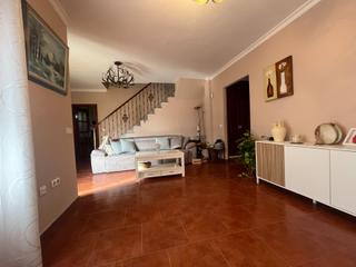 Casa adossada a Caballero Bonald-S. José Obrero-Guadalcacín. Adosado en guadalcacin con gran patio y terraza