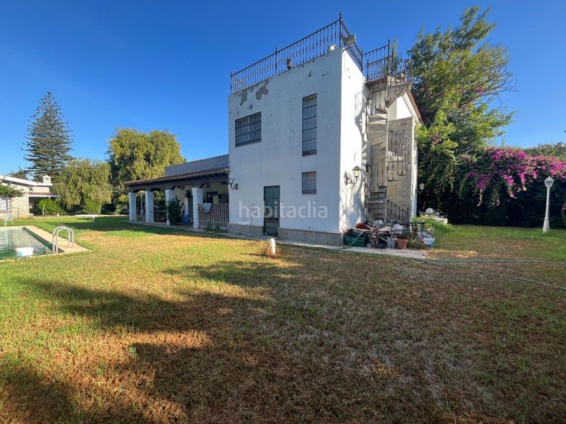 Foto 3845a37d-7467-493c-b05e-09125a41db4b. Chalet finca urbana de 2600 metros con gran chalet , dos viviendas, trastero y piscina en Jerez de la Frontera