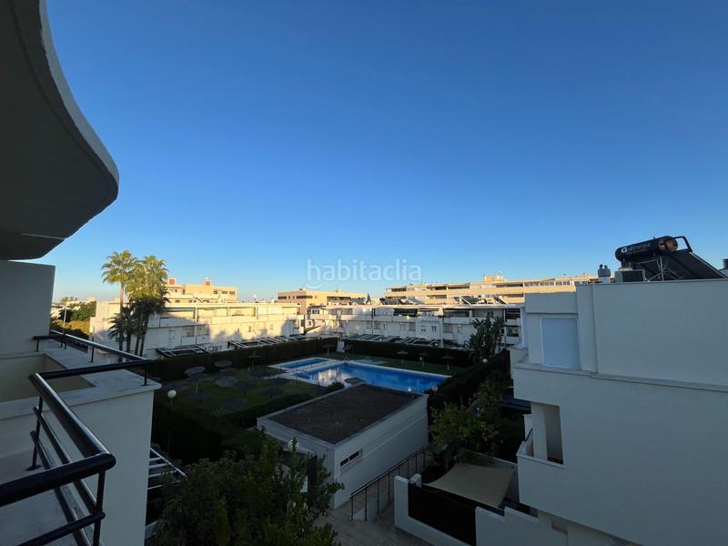 Foto cdb28aa3-3f8d-41a6-882d-12632f761dbb. Casa adossada amb calefacció aparcament piscina a Jerez de la Frontera