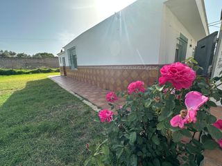 Maison à Parque Atlántico - Ronda este. Casa urbana con parcela